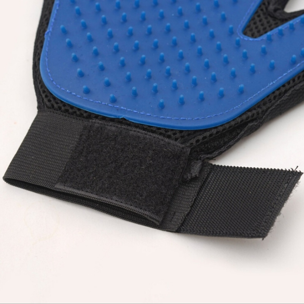 BUY 1 Get 1 FREE Deshedding Massaging Pet Glove - Picture 3 of 4